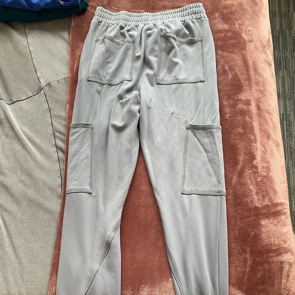Small tall jannuu grey scrub pants